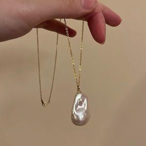 Baroque pearl necklace